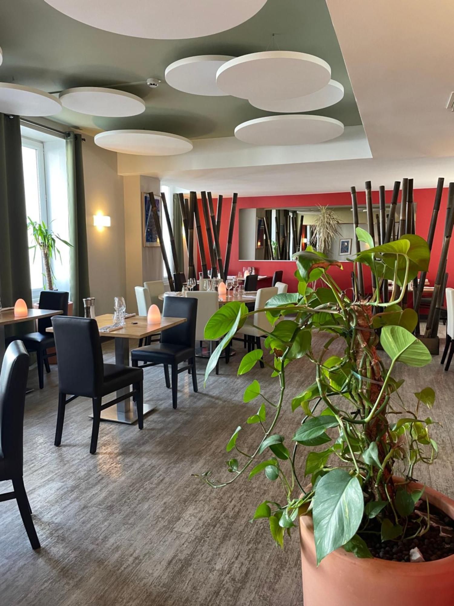 Hotel Restaurant La Boule D'Or Barbezieux-Saint-Hilaire Exterior foto